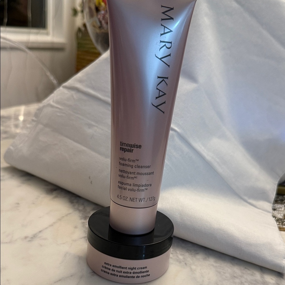Mary Kay Timewise Repair Volu-Firm Set in Soft Pink